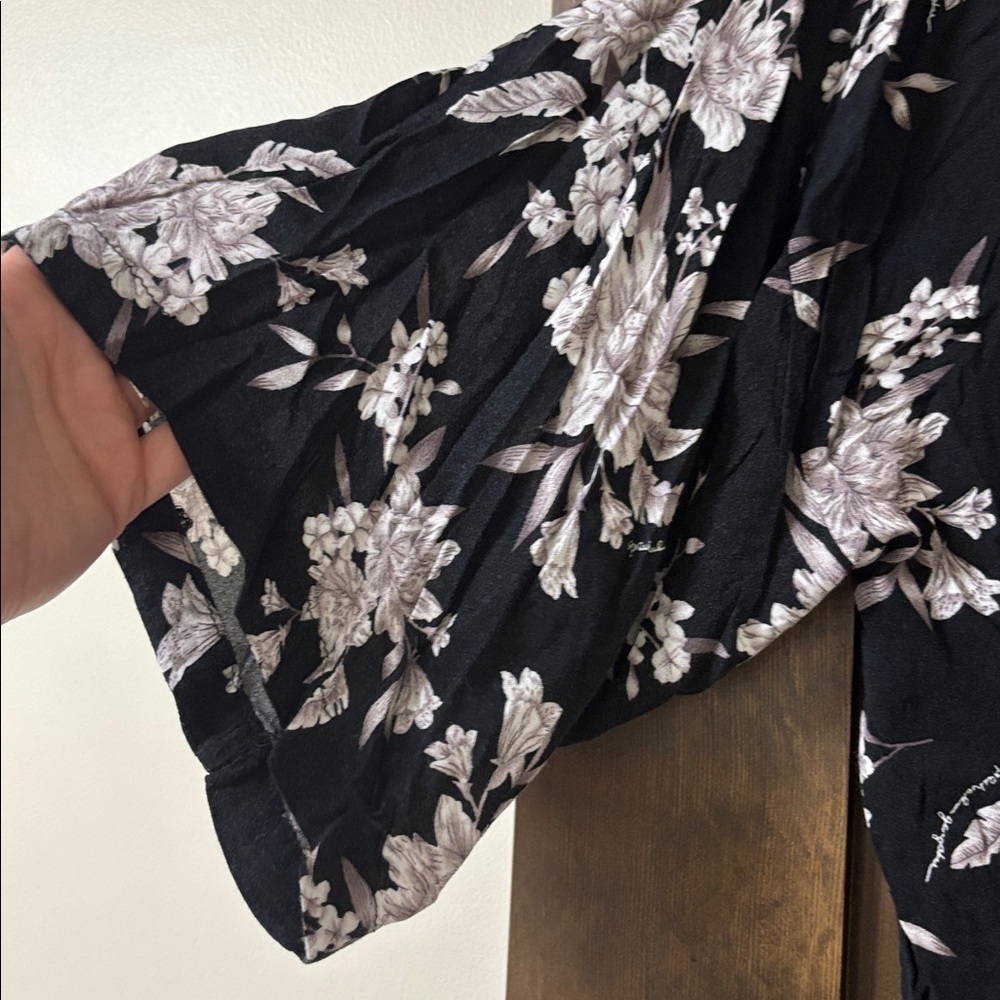 Spiritual Gangster Maya Floral Black and White Kimono With Pockets One Size - Picture 7 of 9